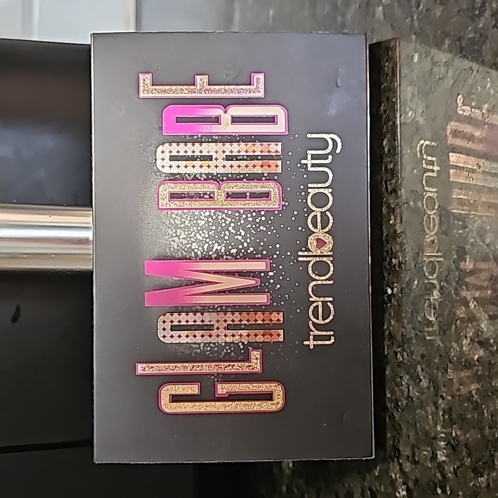Glam Babe Trendbeauty eyeshadow palette